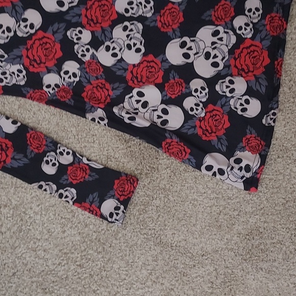 Skull and roses dress - Picture 4 of 7